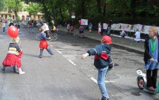 Kita-Fest: Kinder spielen